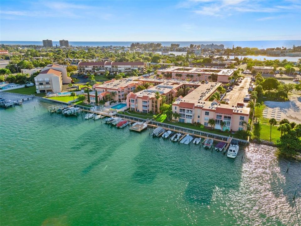 For Sale: $299,900 (1 beds, 1 baths, 470 Square Feet)