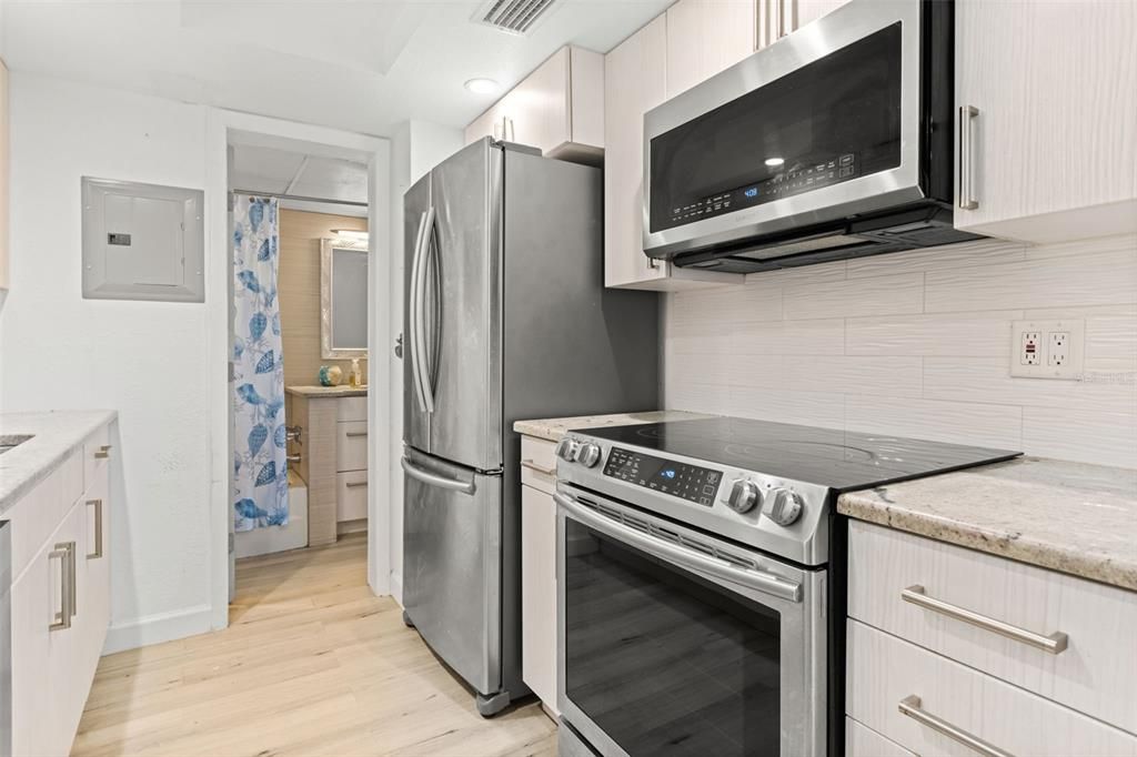 For Sale: $299,900 (1 beds, 1 baths, 470 Square Feet)