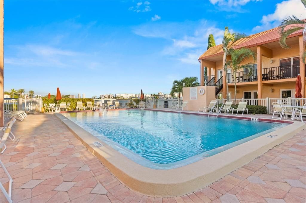 For Sale: $299,900 (1 beds, 1 baths, 470 Square Feet)