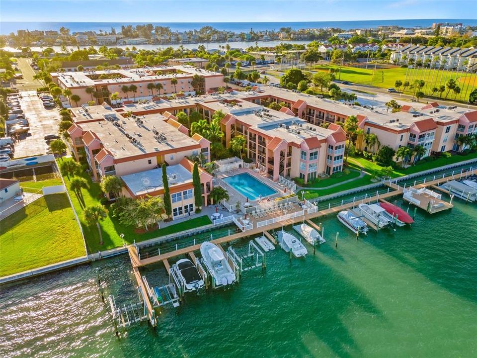 For Sale: $299,900 (1 beds, 1 baths, 470 Square Feet)