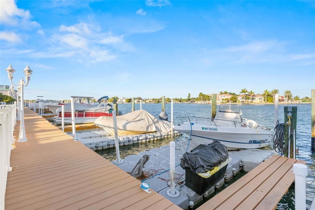 For Sale: $299,900 (1 beds, 1 baths, 470 Square Feet)