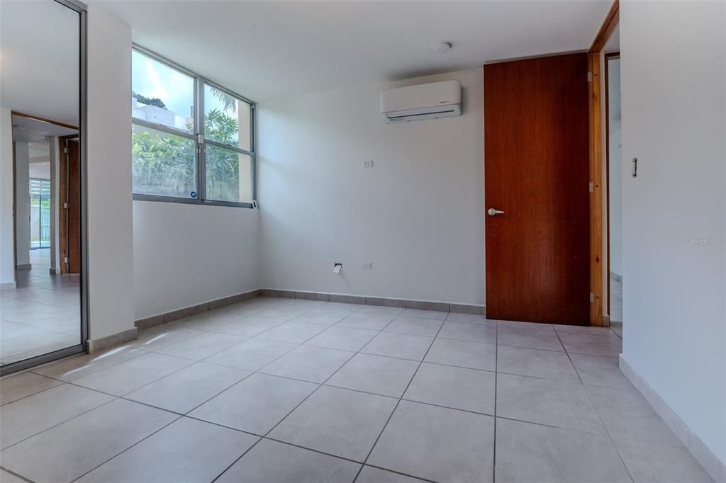 Activo con contrato: $375,000 (3 camas, 2 baños, 1180 Pies cuadrados)