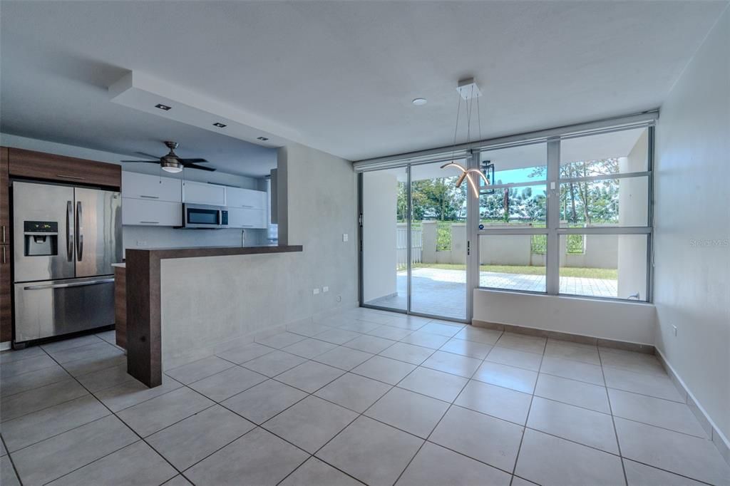 Activo con contrato: $375,000 (3 camas, 2 baños, 1180 Pies cuadrados)