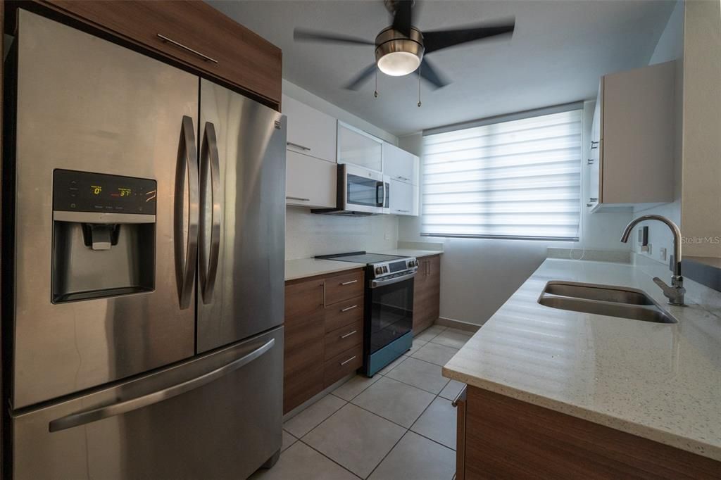 Activo con contrato: $375,000 (3 camas, 2 baños, 1180 Pies cuadrados)