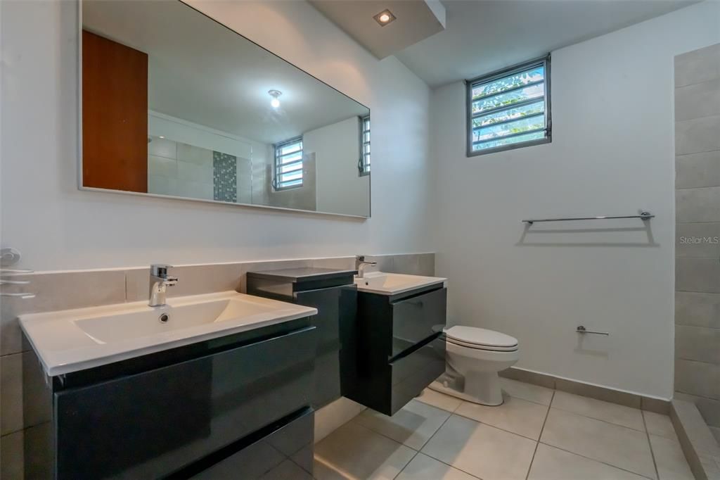 Activo con contrato: $375,000 (3 camas, 2 baños, 1180 Pies cuadrados)