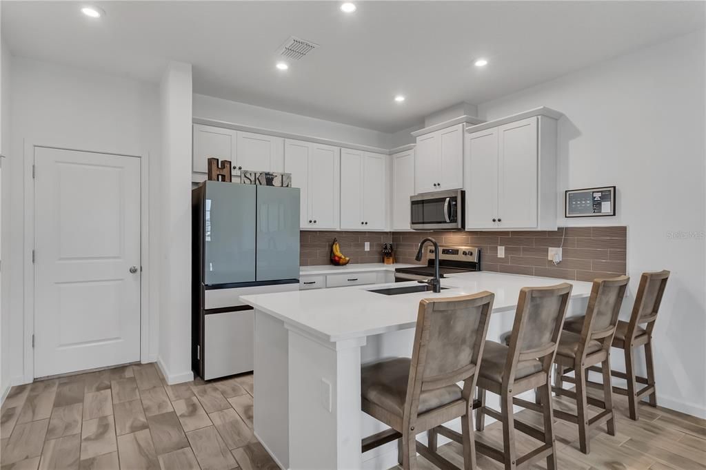 На продажу: $389,900 (3 спален, 2 ванн, 1664 Квадратных фут)