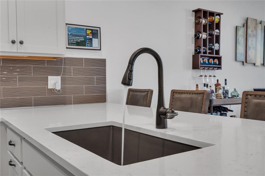 На продажу: $389,900 (3 спален, 2 ванн, 1664 Квадратных фут)