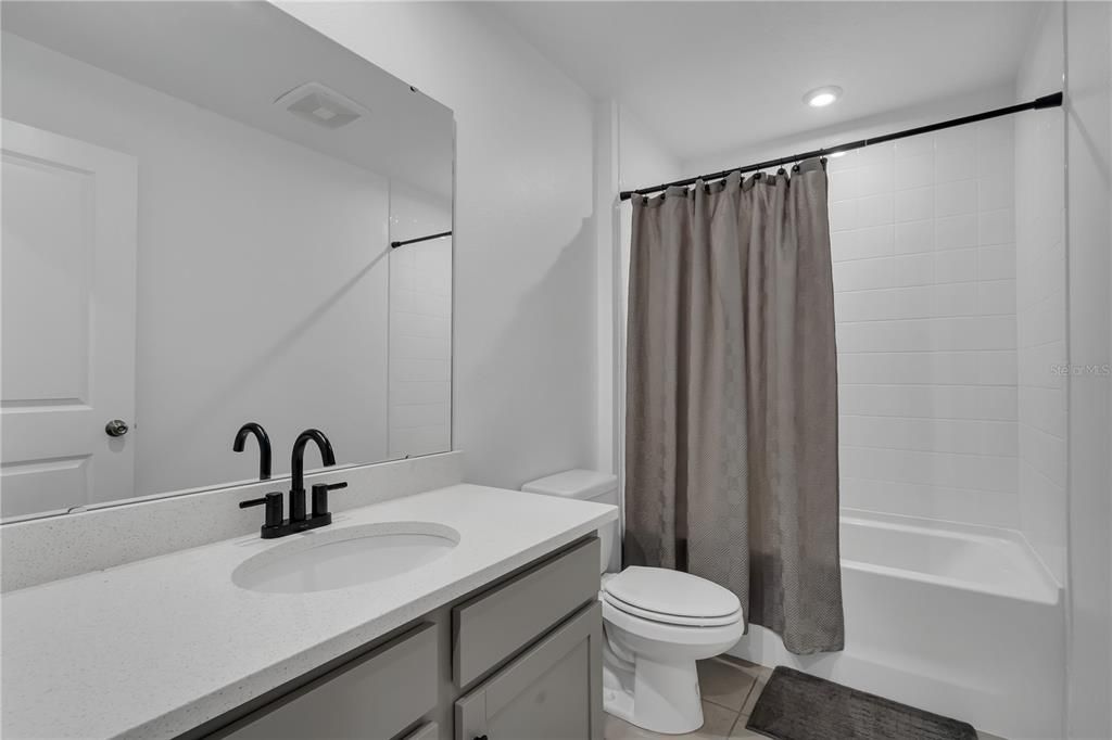 На продажу: $389,900 (3 спален, 2 ванн, 1664 Квадратных фут)