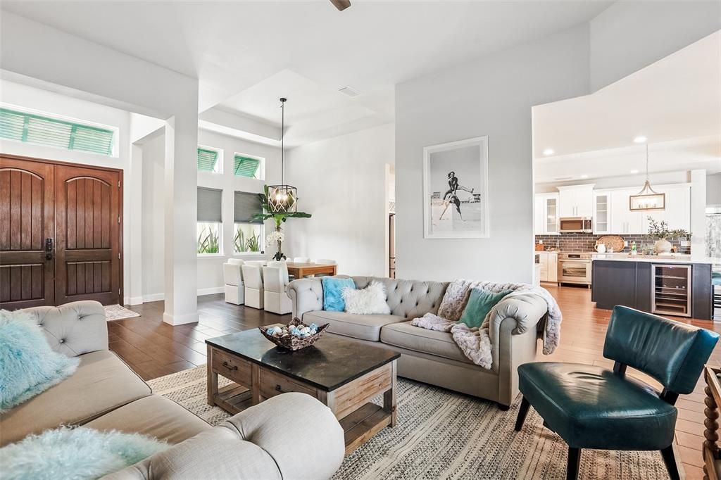 En Venta: $1,100,000 (5 camas, 4 baños, 3717 Pies cuadrados)