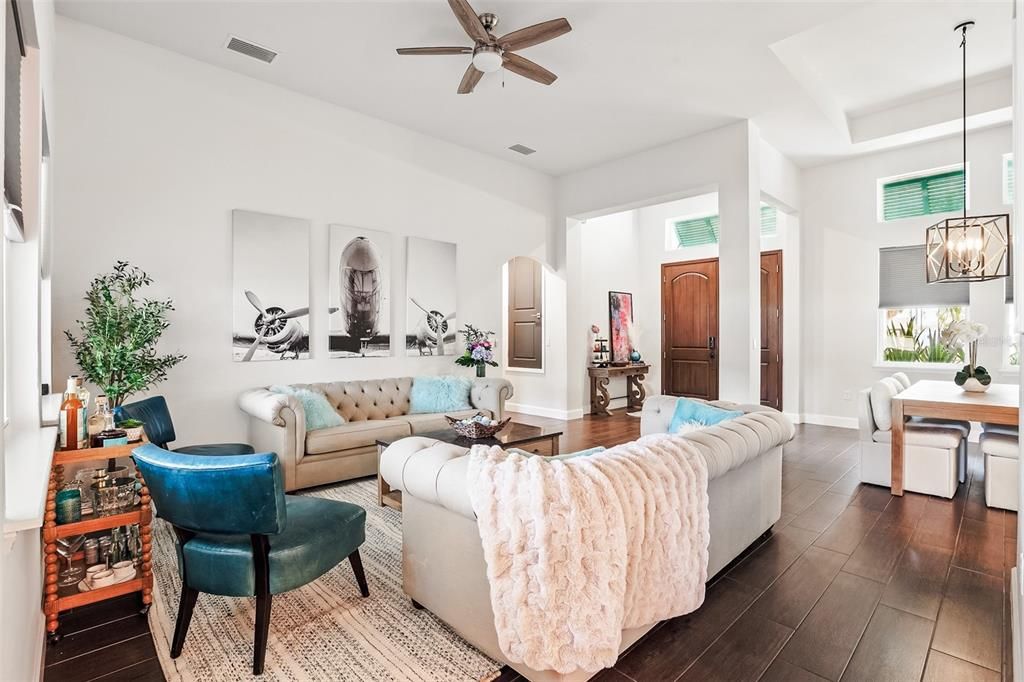 En Venta: $1,100,000 (5 camas, 4 baños, 3717 Pies cuadrados)