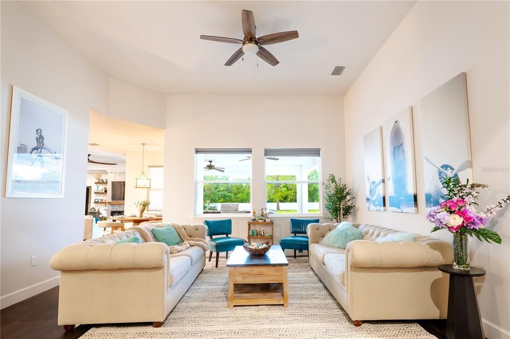 En Venta: $1,100,000 (5 camas, 4 baños, 3717 Pies cuadrados)