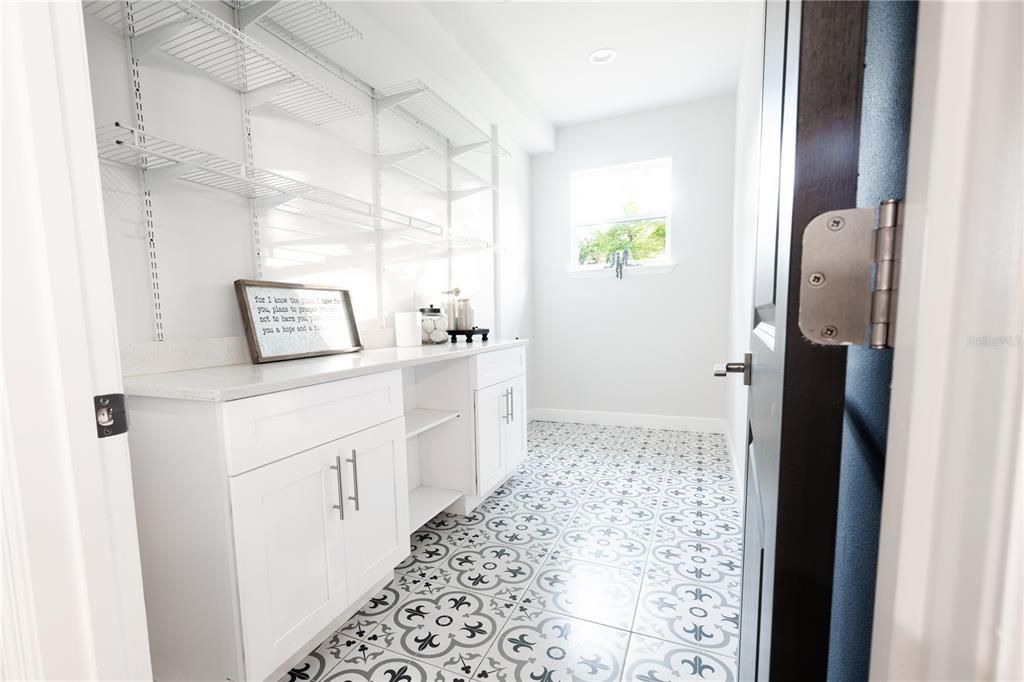 En Venta: $1,100,000 (5 camas, 4 baños, 3717 Pies cuadrados)