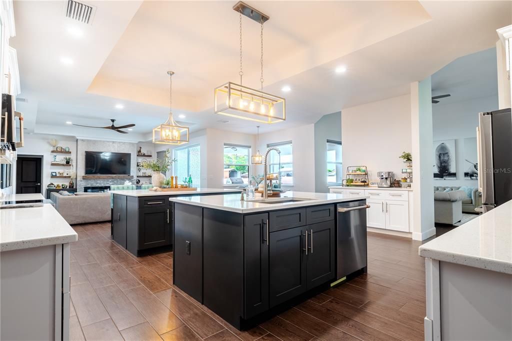 En Venta: $1,100,000 (5 camas, 4 baños, 3717 Pies cuadrados)