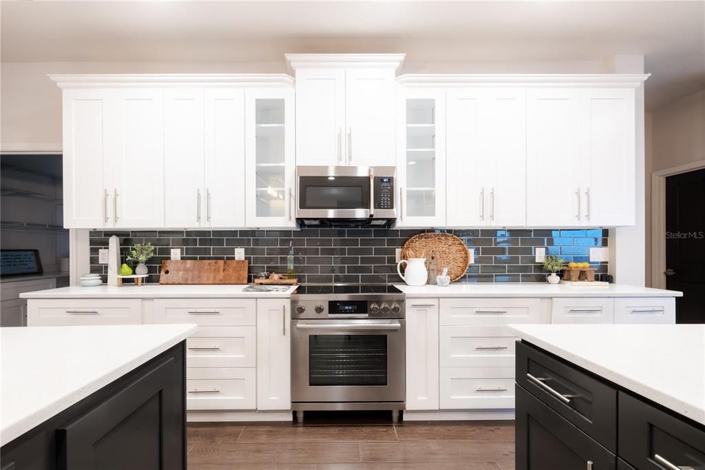 En Venta: $1,100,000 (5 camas, 4 baños, 3717 Pies cuadrados)