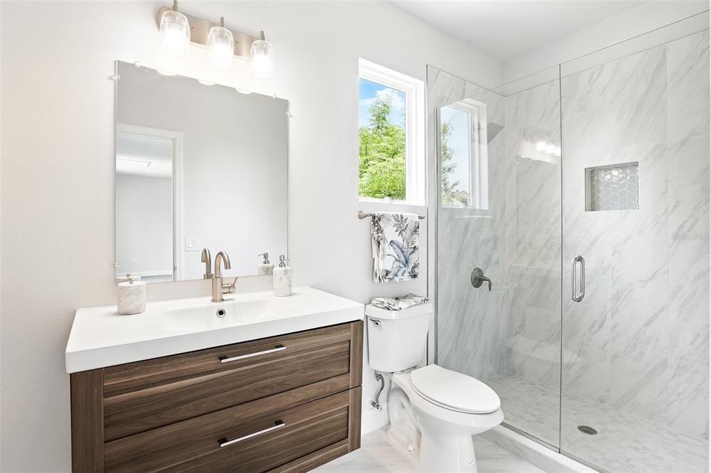 En Venta: $1,100,000 (5 camas, 4 baños, 3717 Pies cuadrados)