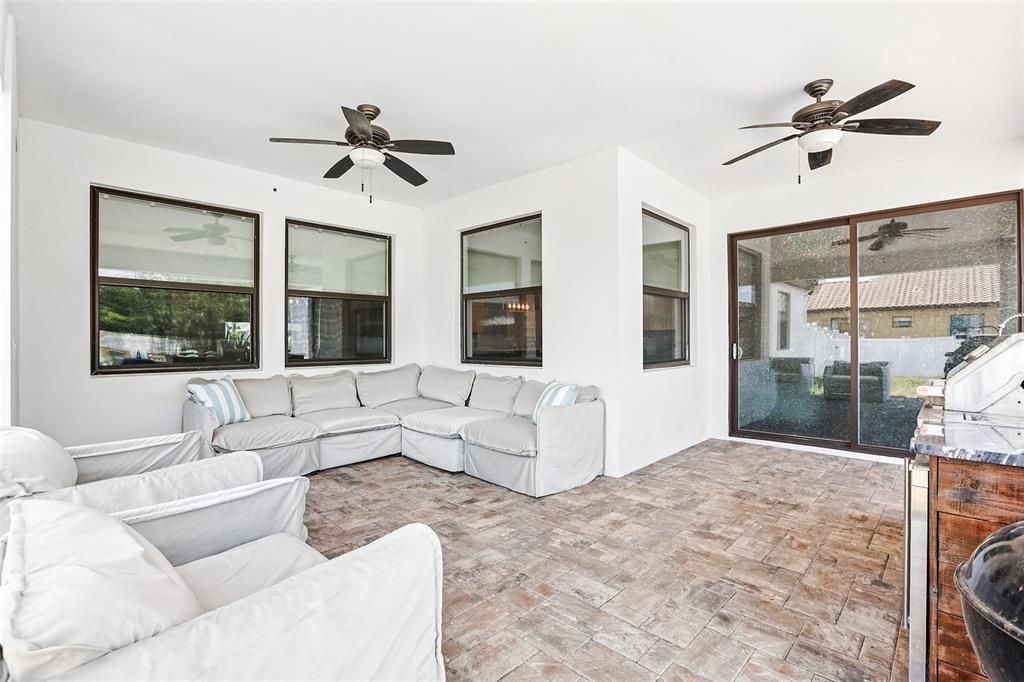 En Venta: $1,100,000 (5 camas, 4 baños, 3717 Pies cuadrados)