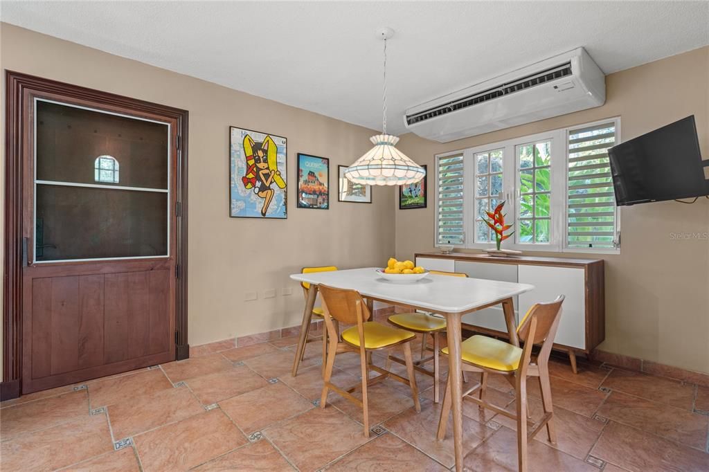 Active With Contract: $775,000 (3 beds, 3 baths, 3249 Square Feet)