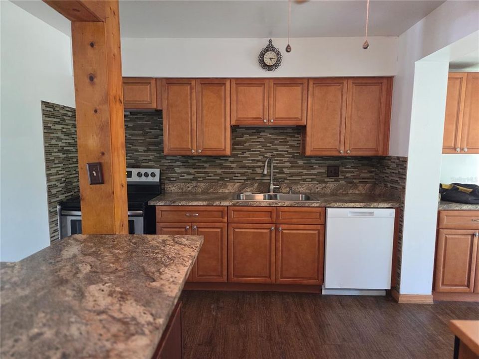 Activo con contrato: $185,000 (2 camas, 1 baños, 1044 Pies cuadrados)