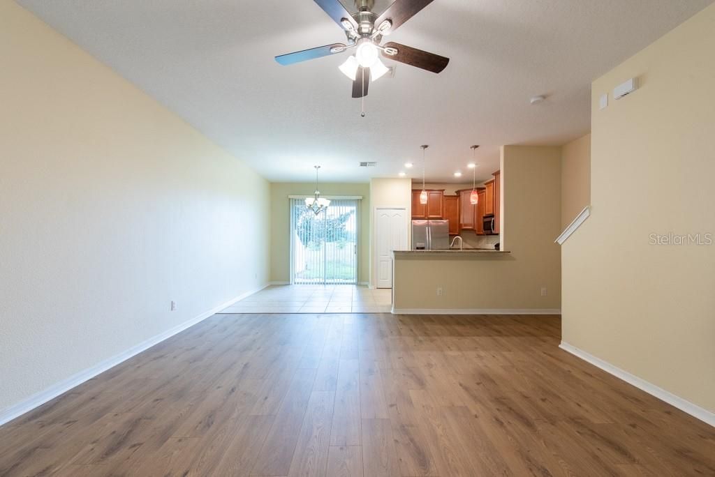 Activo con contrato: $239,000 (3 camas, 2 baños, 1666 Pies cuadrados)