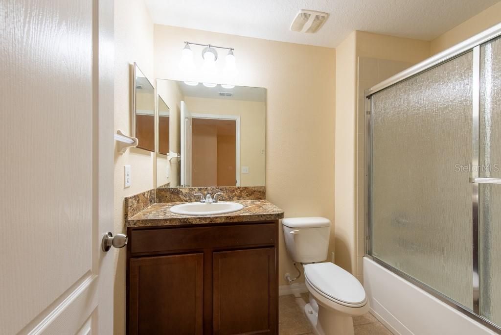 Activo con contrato: $239,000 (3 camas, 2 baños, 1666 Pies cuadrados)