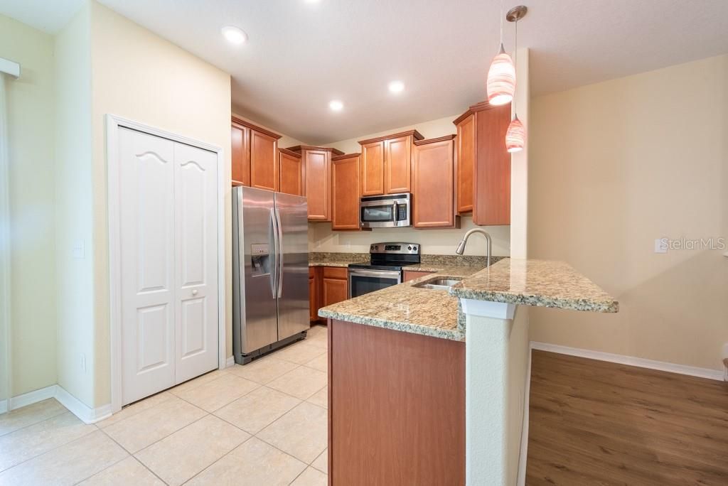 Activo con contrato: $239,000 (3 camas, 2 baños, 1666 Pies cuadrados)