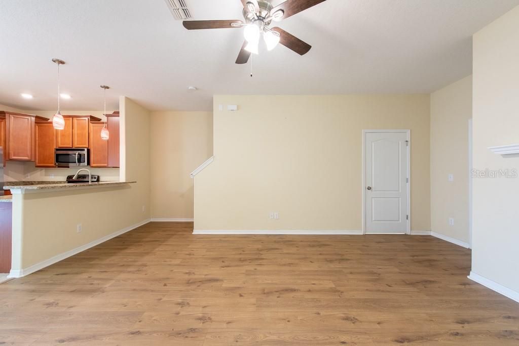 Activo con contrato: $239,000 (3 camas, 2 baños, 1666 Pies cuadrados)