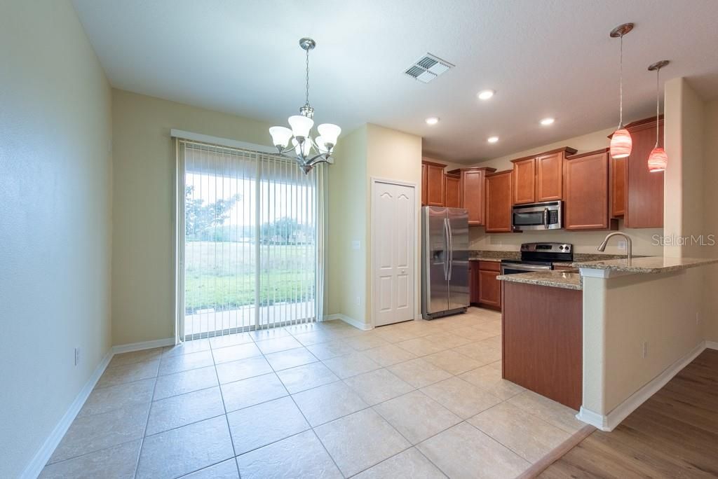 Activo con contrato: $239,000 (3 camas, 2 baños, 1666 Pies cuadrados)