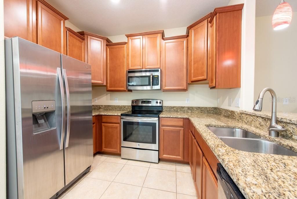 Activo con contrato: $239,000 (3 camas, 2 baños, 1666 Pies cuadrados)