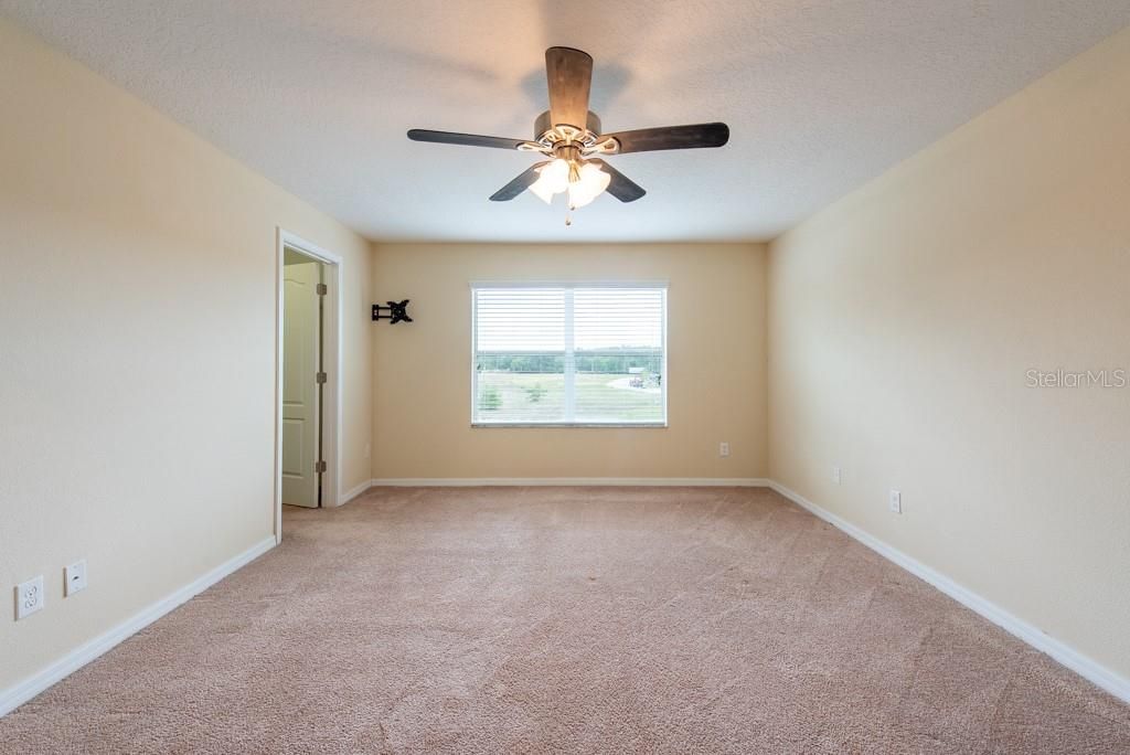 Activo con contrato: $239,000 (3 camas, 2 baños, 1666 Pies cuadrados)