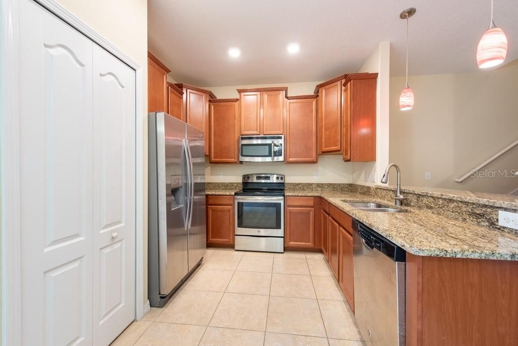 Activo con contrato: $239,000 (3 camas, 2 baños, 1666 Pies cuadrados)