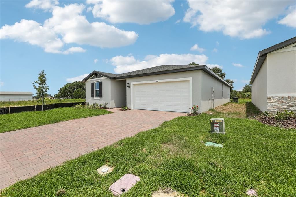 For Sale: $330,675 (4 beds, 3 baths, 1988 Square Feet)