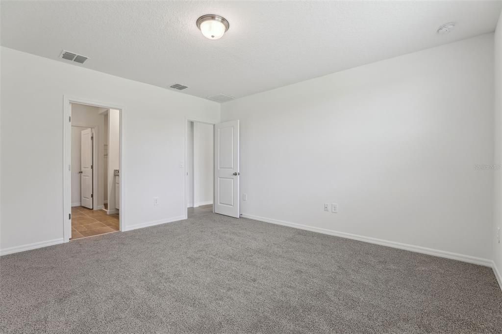 For Sale: $330,675 (4 beds, 3 baths, 1988 Square Feet)