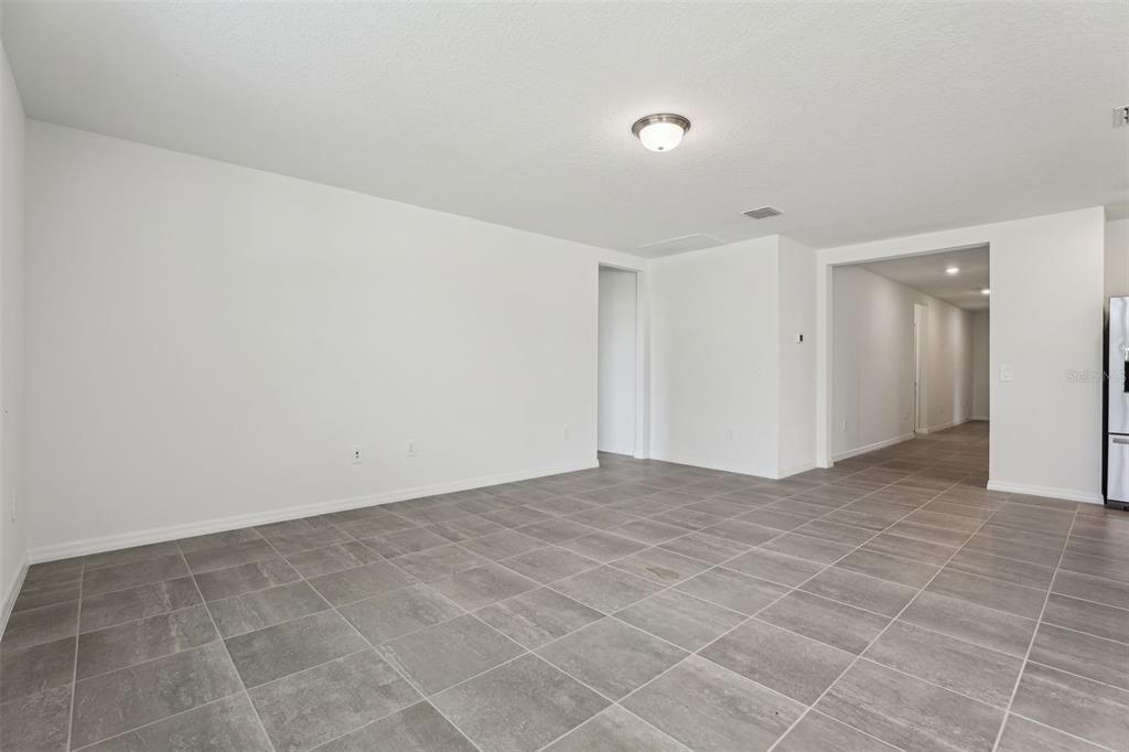 For Sale: $330,675 (4 beds, 3 baths, 1988 Square Feet)