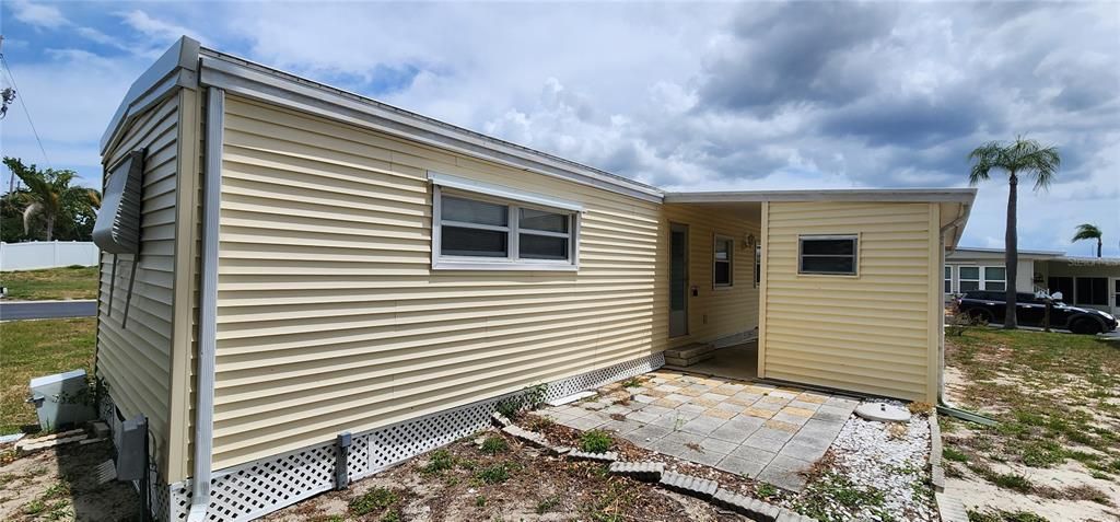 Под контрактом: $79,900 (2 спален, 1 ванн, 876 Квадратных фут)