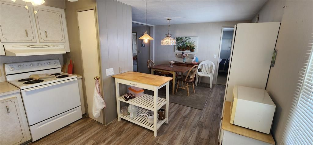 Под контрактом: $79,900 (2 спален, 1 ванн, 876 Квадратных фут)