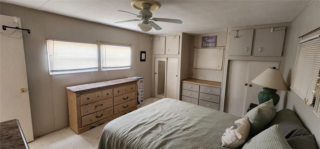 Под контрактом: $79,900 (2 спален, 1 ванн, 876 Квадратных фут)