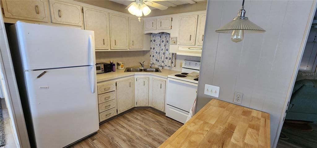 Под контрактом: $79,900 (2 спален, 1 ванн, 876 Квадратных фут)