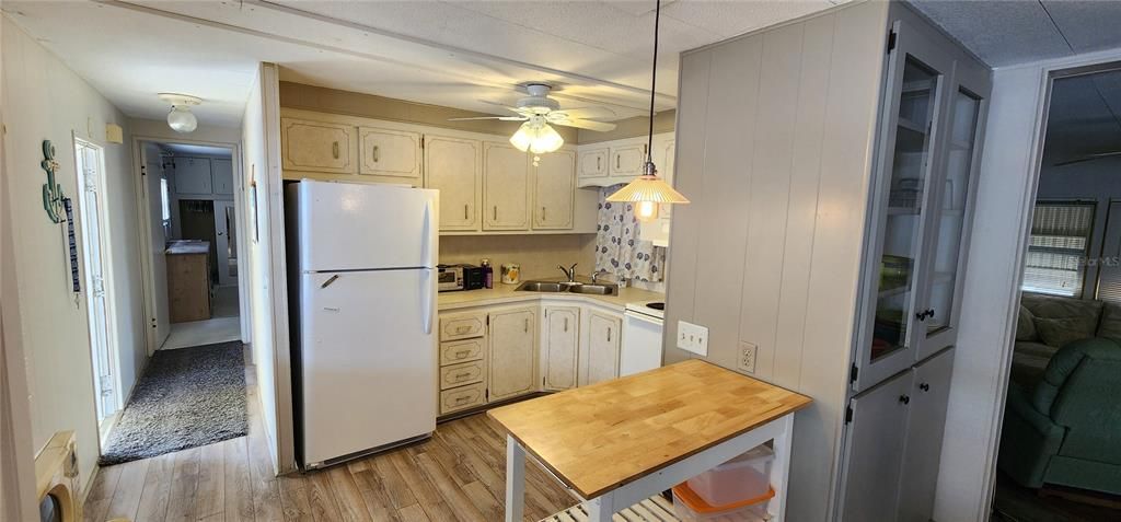 Под контрактом: $79,900 (2 спален, 1 ванн, 876 Квадратных фут)