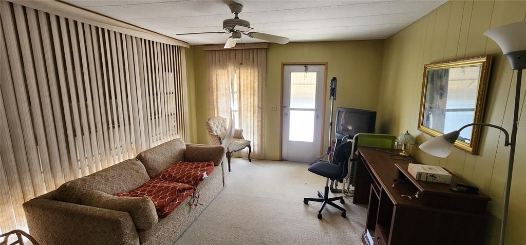 Под контрактом: $79,900 (2 спален, 1 ванн, 876 Квадратных фут)