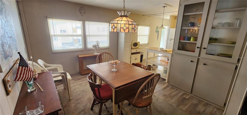 Под контрактом: $79,900 (2 спален, 1 ванн, 876 Квадратных фут)