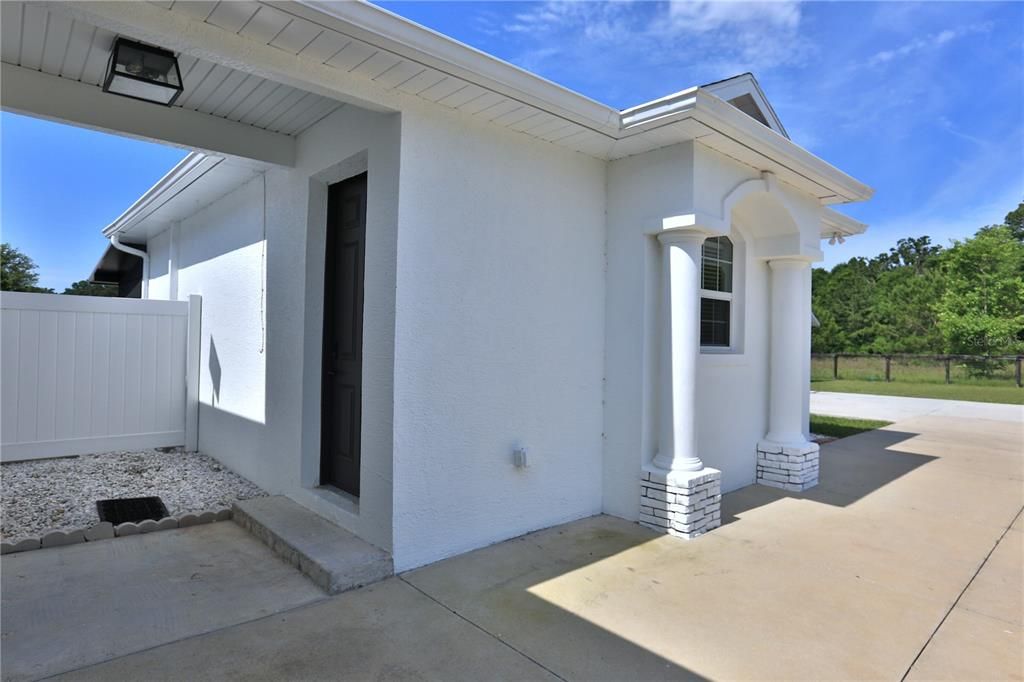 For Sale: $2,999,999 (6 beds, 5 baths, 6116 Square Feet)