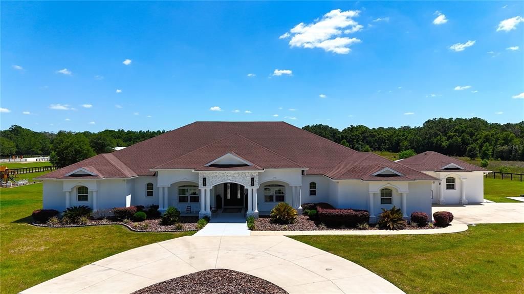 For Sale: $2,999,999 (6 beds, 5 baths, 6116 Square Feet)