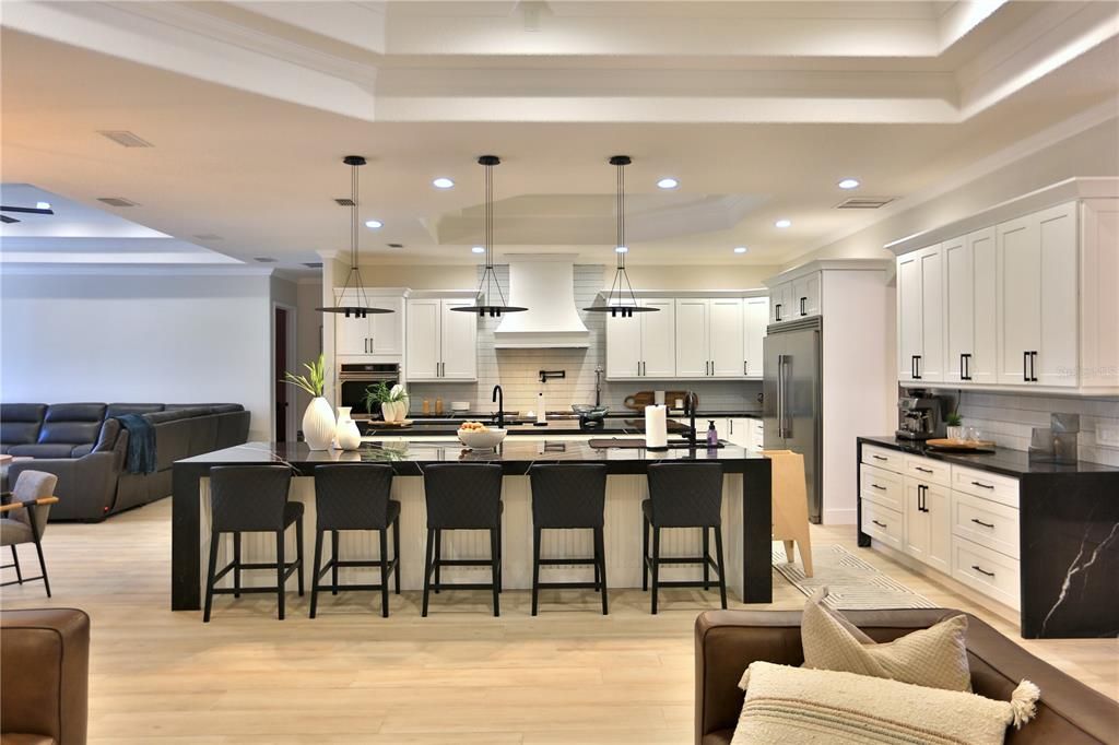 For Sale: $2,999,999 (6 beds, 5 baths, 6116 Square Feet)