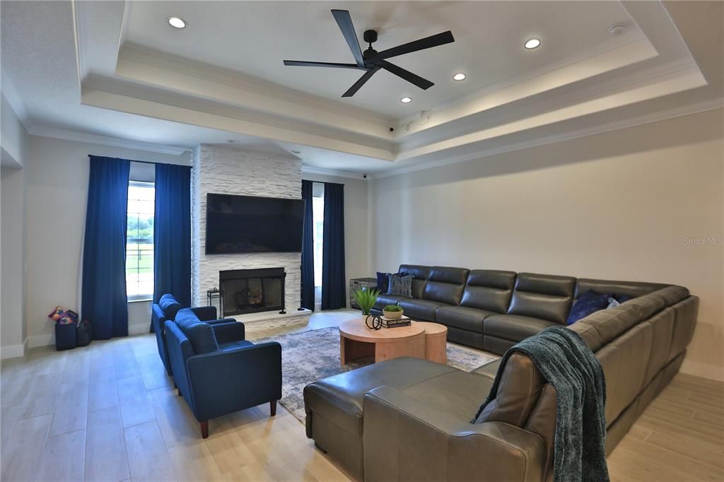 For Sale: $2,999,999 (6 beds, 5 baths, 6116 Square Feet)