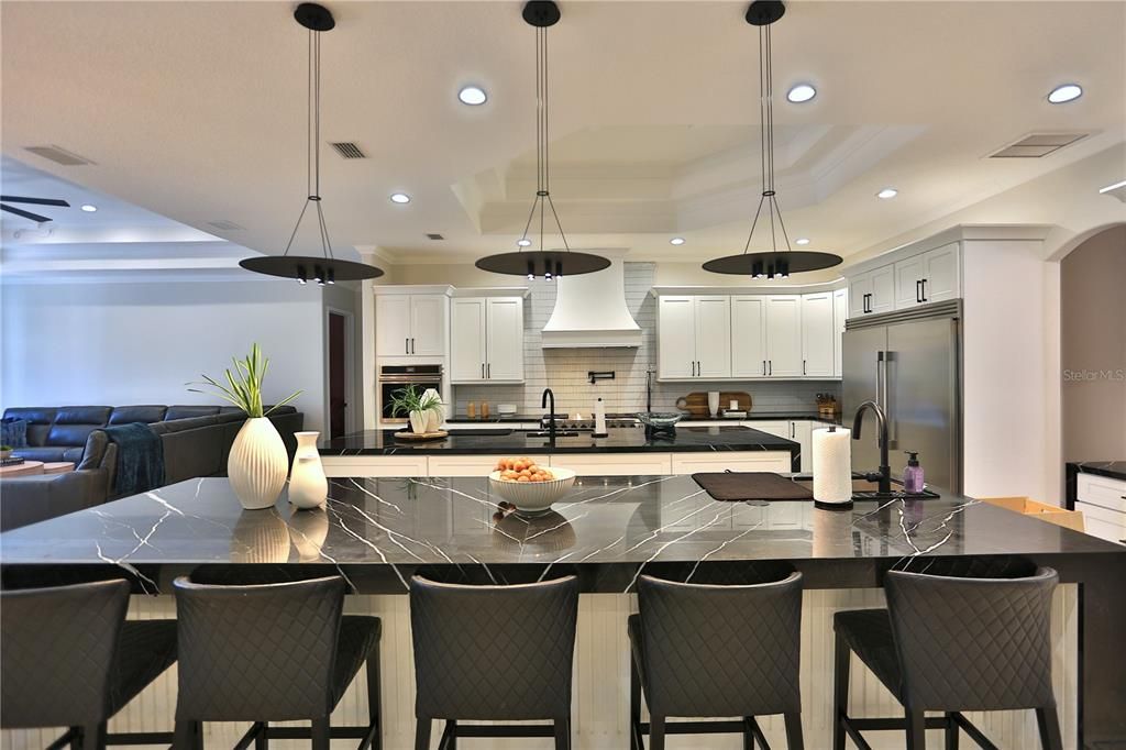 For Sale: $2,999,999 (6 beds, 5 baths, 6116 Square Feet)