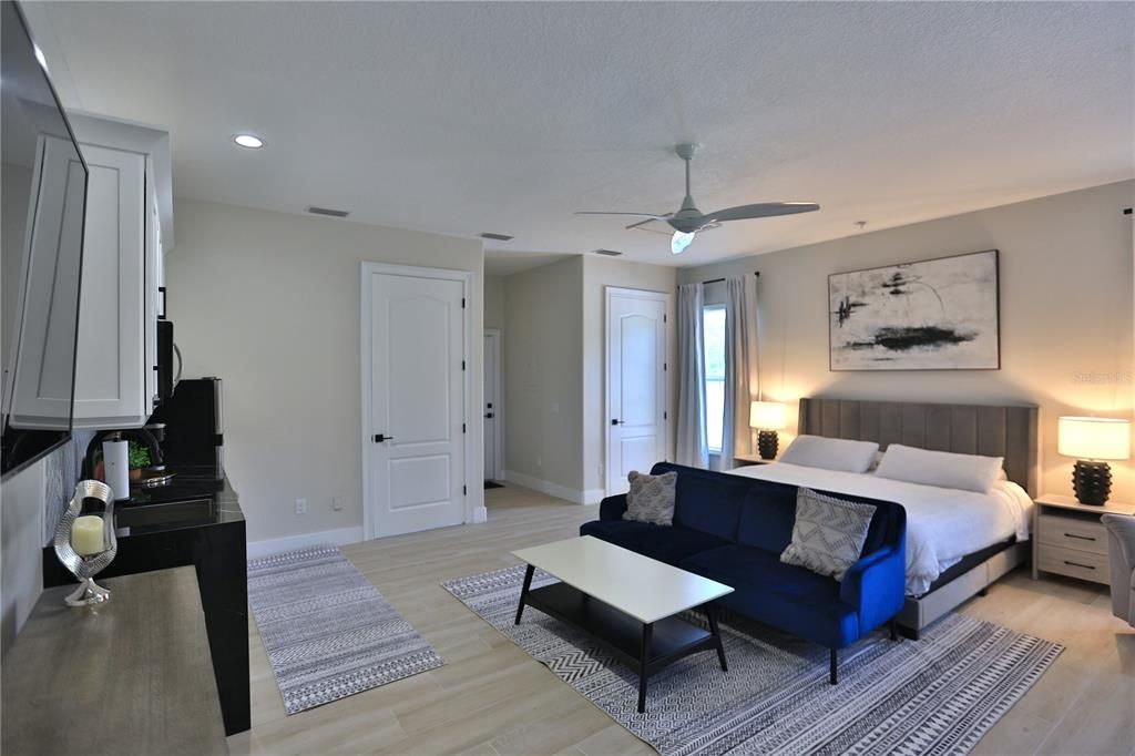 For Sale: $2,999,999 (6 beds, 5 baths, 6116 Square Feet)