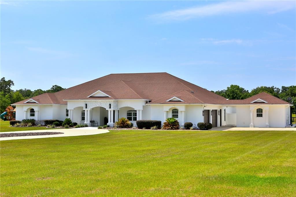 For Sale: $2,999,999 (6 beds, 5 baths, 6116 Square Feet)