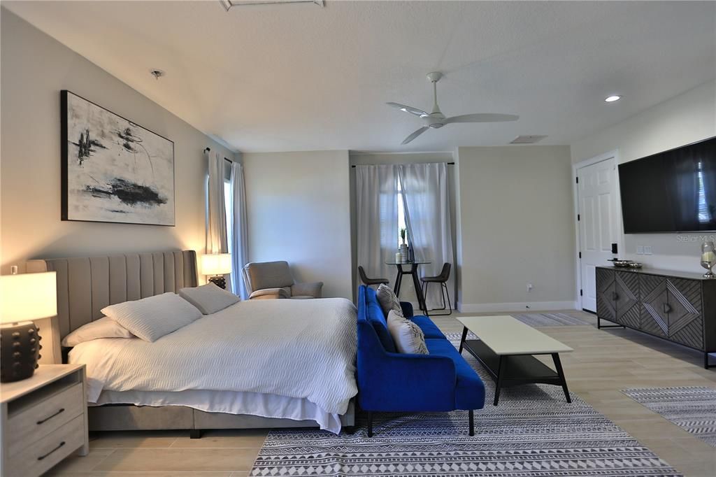 For Sale: $2,999,999 (6 beds, 5 baths, 6116 Square Feet)