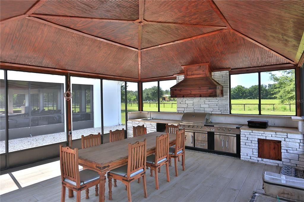 For Sale: $2,999,999 (6 beds, 5 baths, 6116 Square Feet)