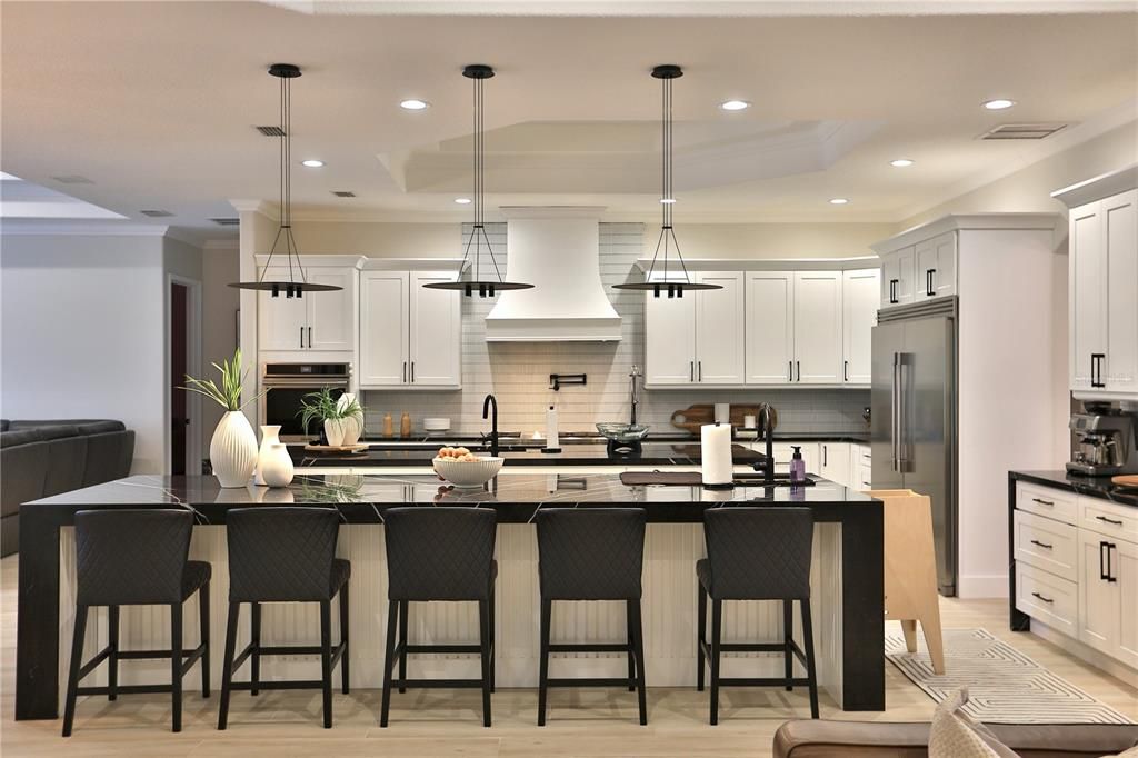 For Sale: $2,999,999 (6 beds, 5 baths, 6116 Square Feet)